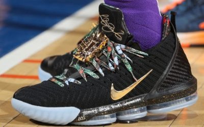 LeBron James in the Nike LeBron 16 'Watch the Throne'
